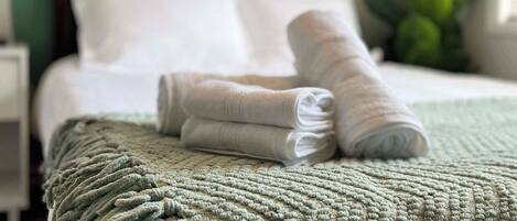 1 bedroom, desk, iron/ironing board, WiFi