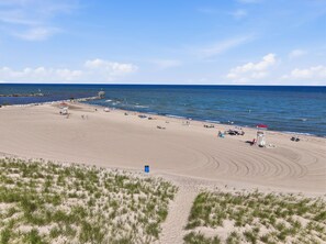 Beach nearby - Hideaway - Pickleball Court, Private Pool, Hot Tub, Sleeps 25! (Michigan City)