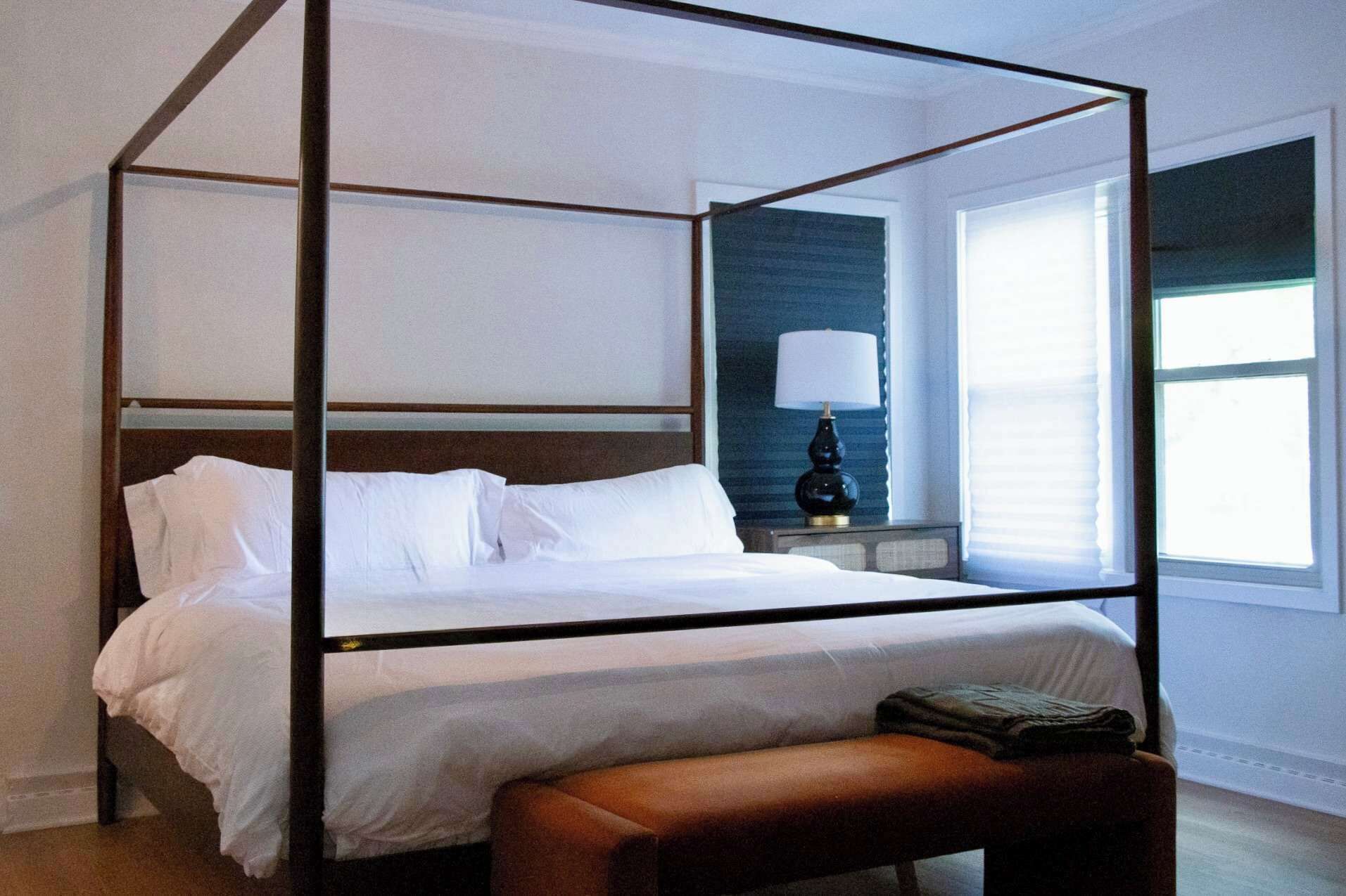 7 bedrooms, desk, iron/ironing board, travel crib