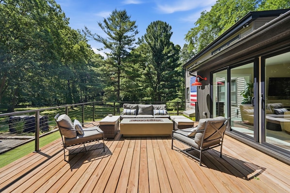 Terrace/patio - Hideaway - Pickleball Court, Private Pool, Hot Tub, Sleeps 25! (Michigan City)