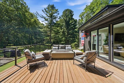 Hideaway - Pickleball Court, Private Pool, Hot Tub, Sleeps 25!