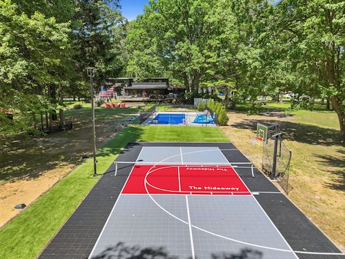 Hideaway - Pickleball Court, Private Pool, Hot Tub, Sleeps 25!