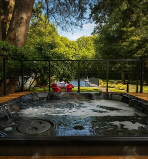 Outdoor spa tub - Hideaway - Pickleball Court, Private Pool, Hot Tub, Sleeps 25! (Michigan City)