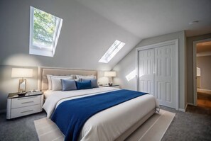 7 chambres, bureau, fer et planche à repasser, lit parapluie