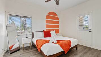 2 bedrooms, desk, iron/ironing board, WiFi