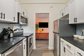 Fridge, microwave, oven, stovetop - Penthouse, Free Parking, Pool Table, Private Balcony (Phoenix)