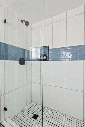 Shower, hair dryer, towels, shampoo