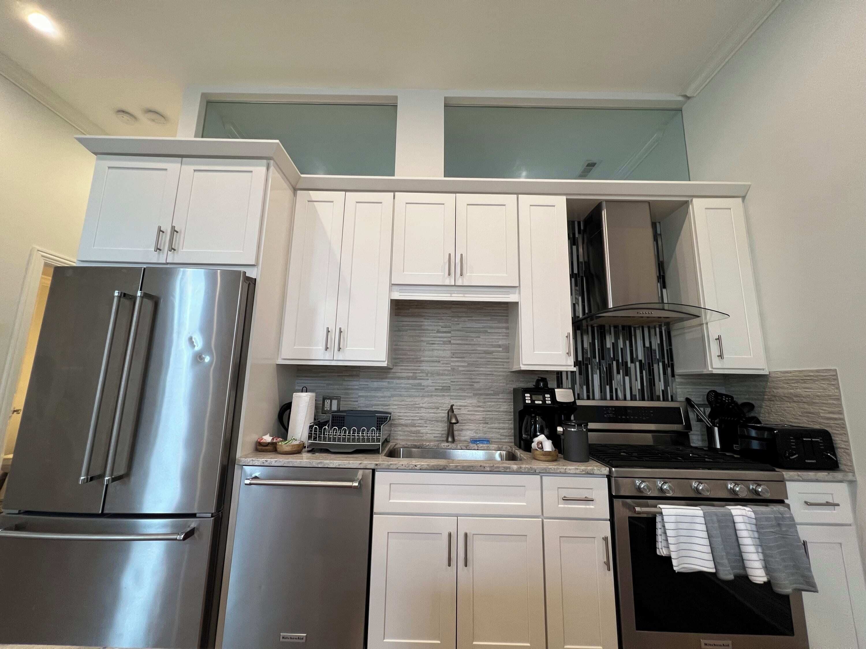 冰箱、微波炉、烤箱、炉灶