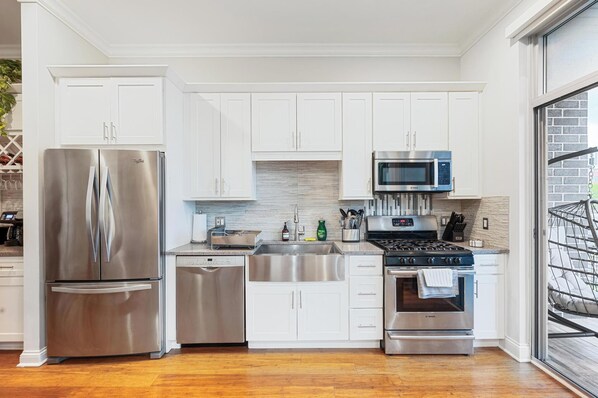 Fridge, microwave, oven, stovetop