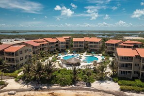 Exterior - Oceanfront Oasis: Luxurious 2BR Condo at Residences at Barrier Reef (San Pedro Town)