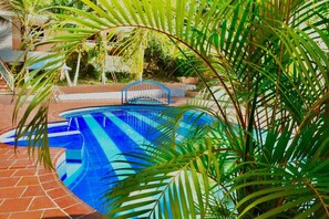 2 piscines extérieures