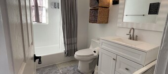 🎀 Cozy Private Room  👣 Near LIRR & Shops  🛜 Fast Wi-Fi 