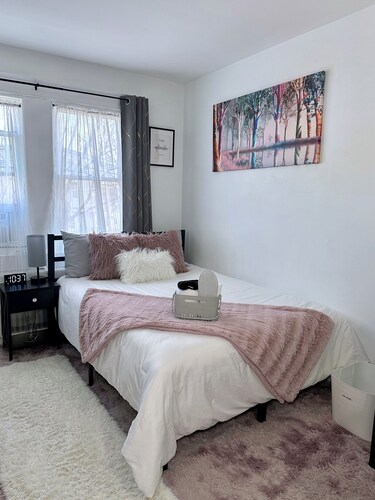 🎀 Cozy Private Room  👣 Near LIRR & Shops  🛜 Fast Wi-Fi 