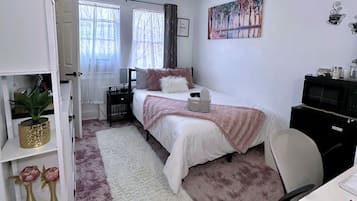 1 bedroom, desk, iron/ironing board, free WiFi
