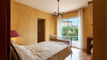 2 chambres, fer et planche à repasser, Wi-Fi gratuit, draps fournis