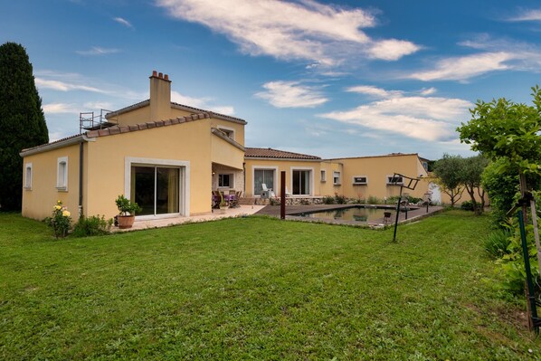 A two-story house with a patio, a swimming pool, and a well-maintained lawn. - Les Sylphides - Maison avec piscine (Montelimar)