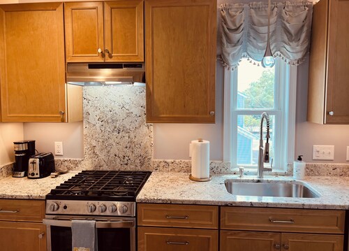 Cameron Grace Charming loft 1-bedroom apt in downtown Winchester 