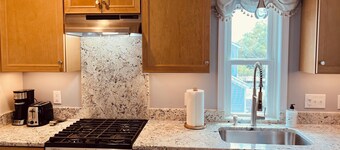 Cameron Grace Charming loft 1-bedroom apt in downtown Winchester 