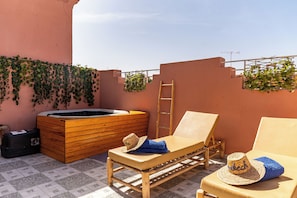 Suite Keluarga, 2 kamar tidur, hot tub | Teras/patio