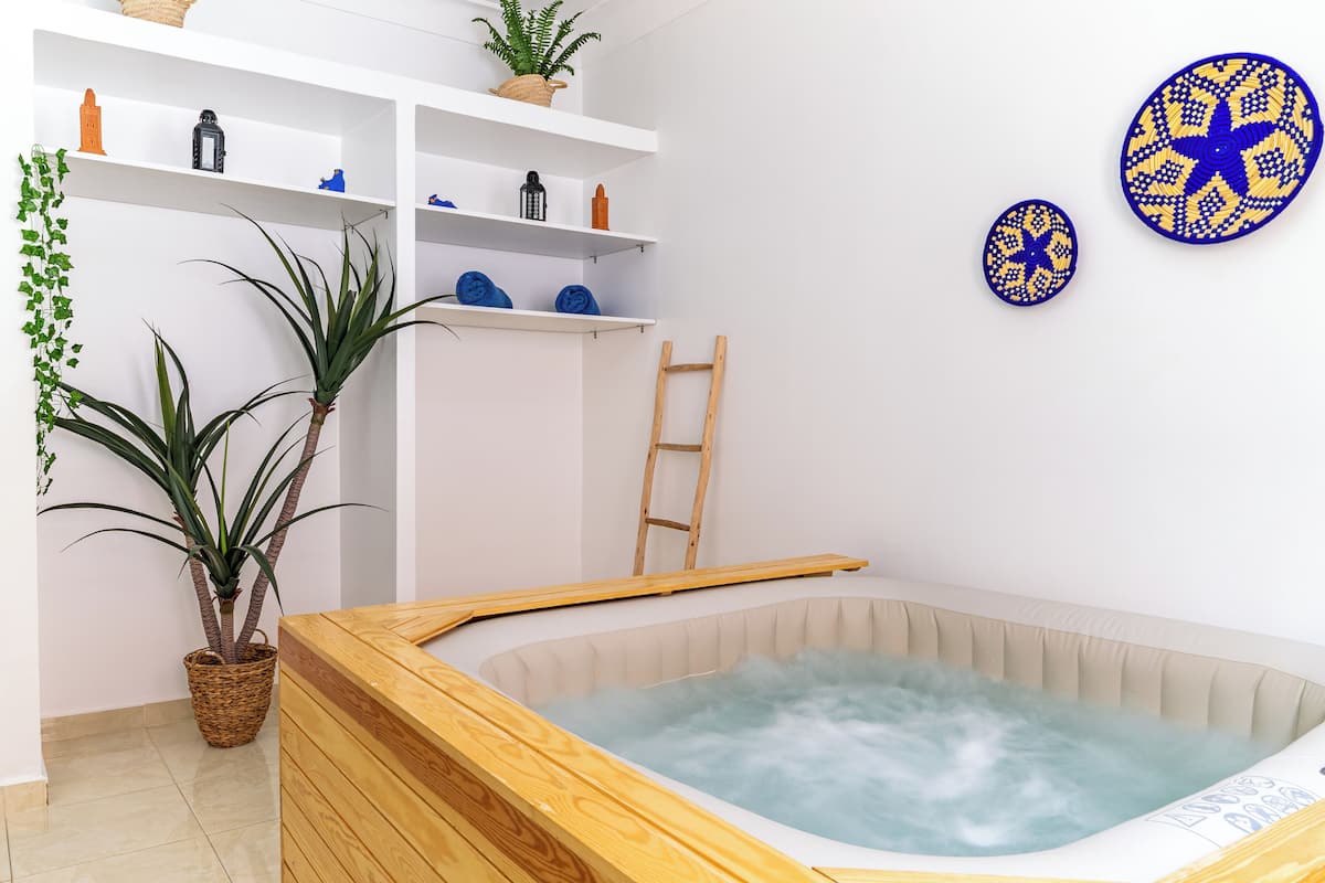 Luxury Apartment, 2 Bedrooms, Non Smoking, Hot Tub | 1 bedroom, iron/ironing board, free WiFi