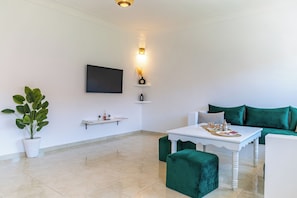 Een 50-inch smart-tv met digitale zenders