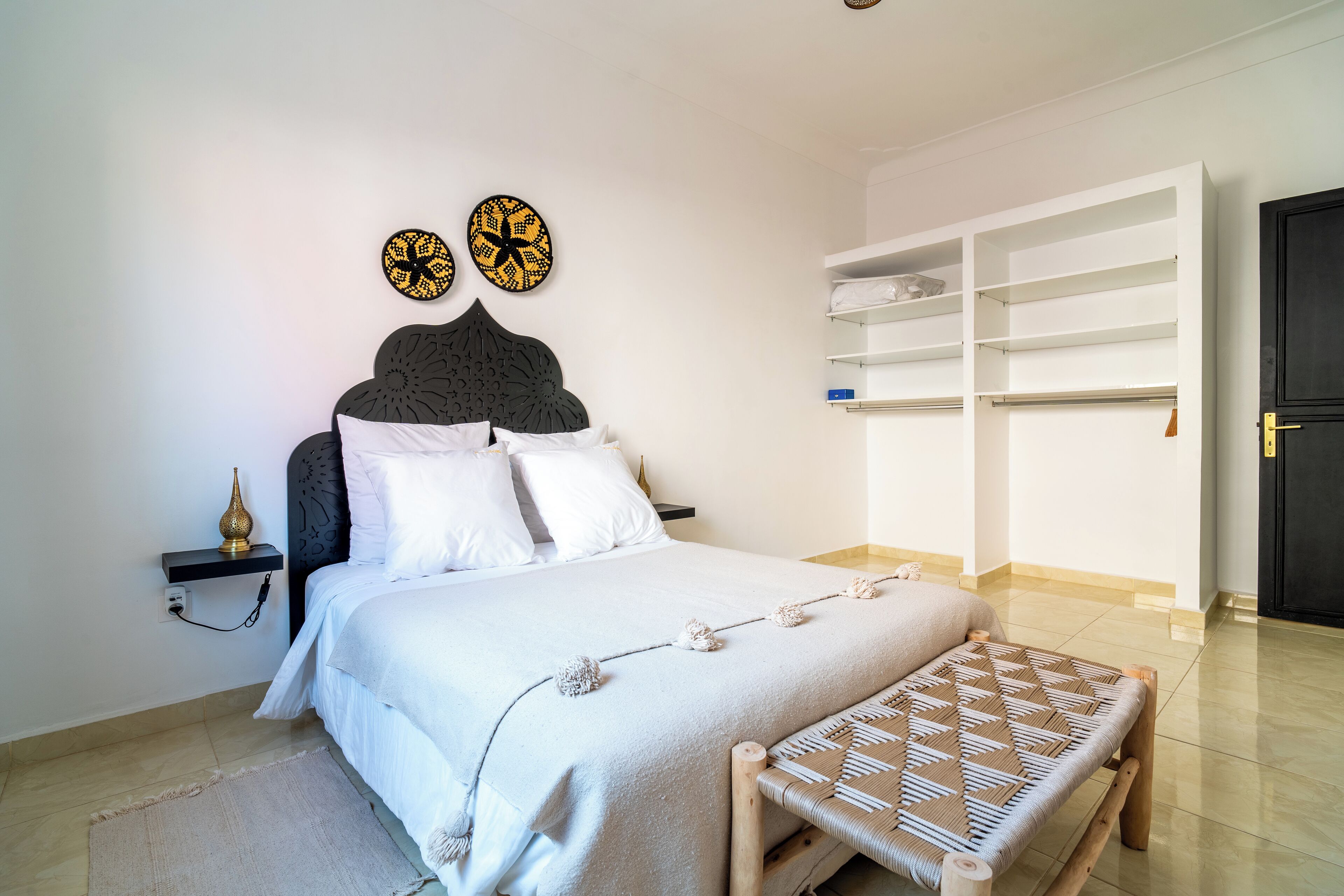 Familie suite, 3 slaapkamers, balkon | Pillowtop-bedden, een strijkplank/strijkijzer, gratis wifi, beddengoed