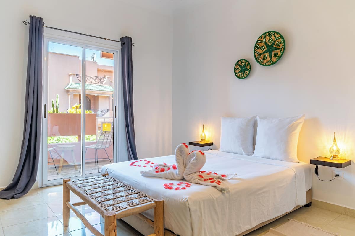 Comfort Apartment, 3 Bedrooms | 1 bedroom, iron/ironing board, free WiFi