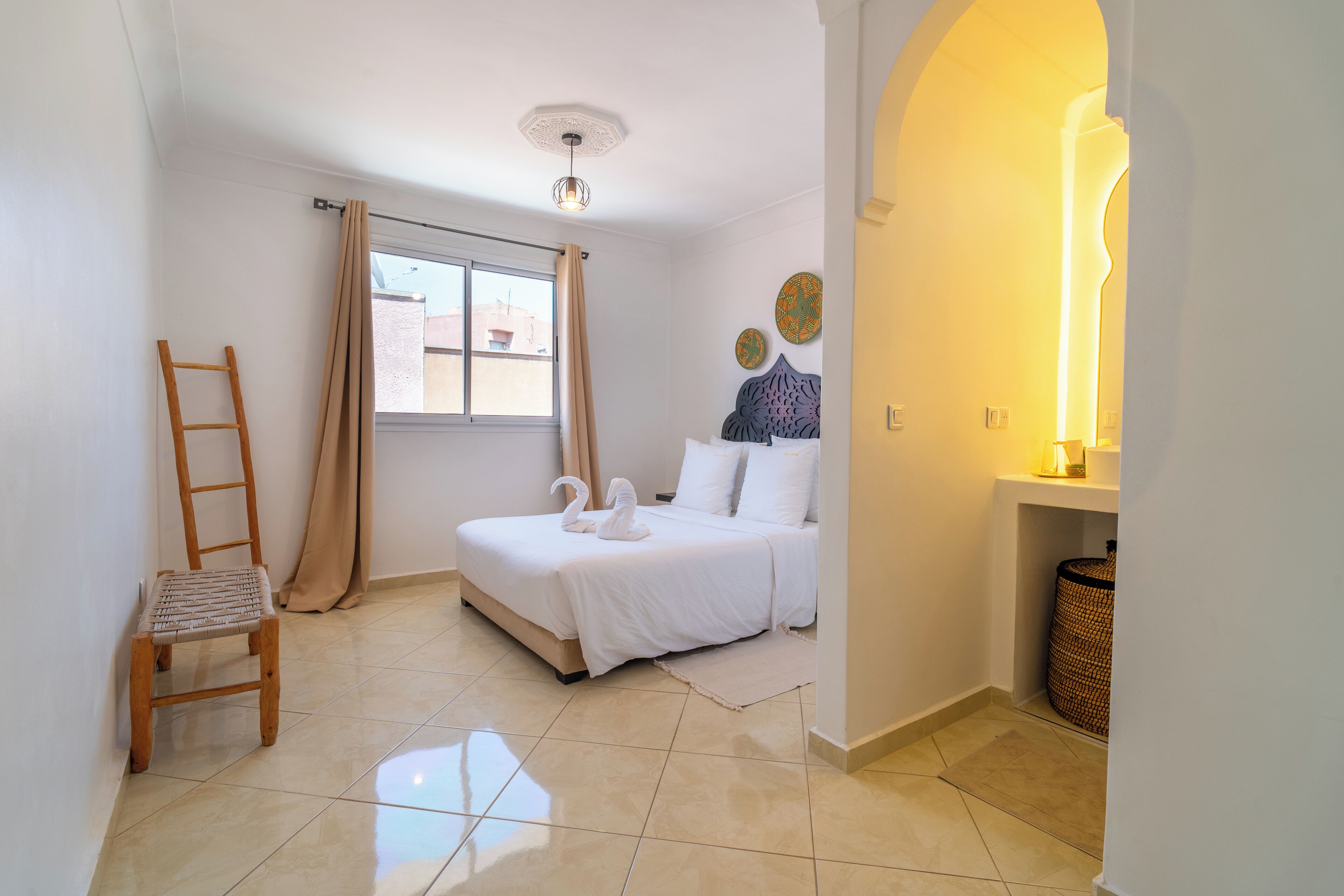 Colchones con pillow-top, tabla de planchar con plancha y wifi gratis 