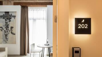Superior Loft, 1 Queen Bed with Sofa bed, Balcony, City View | Lobby