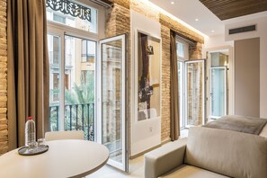 In-room safe, blackout curtains, free WiFi - Mon Suites Benlliure (Valencia)