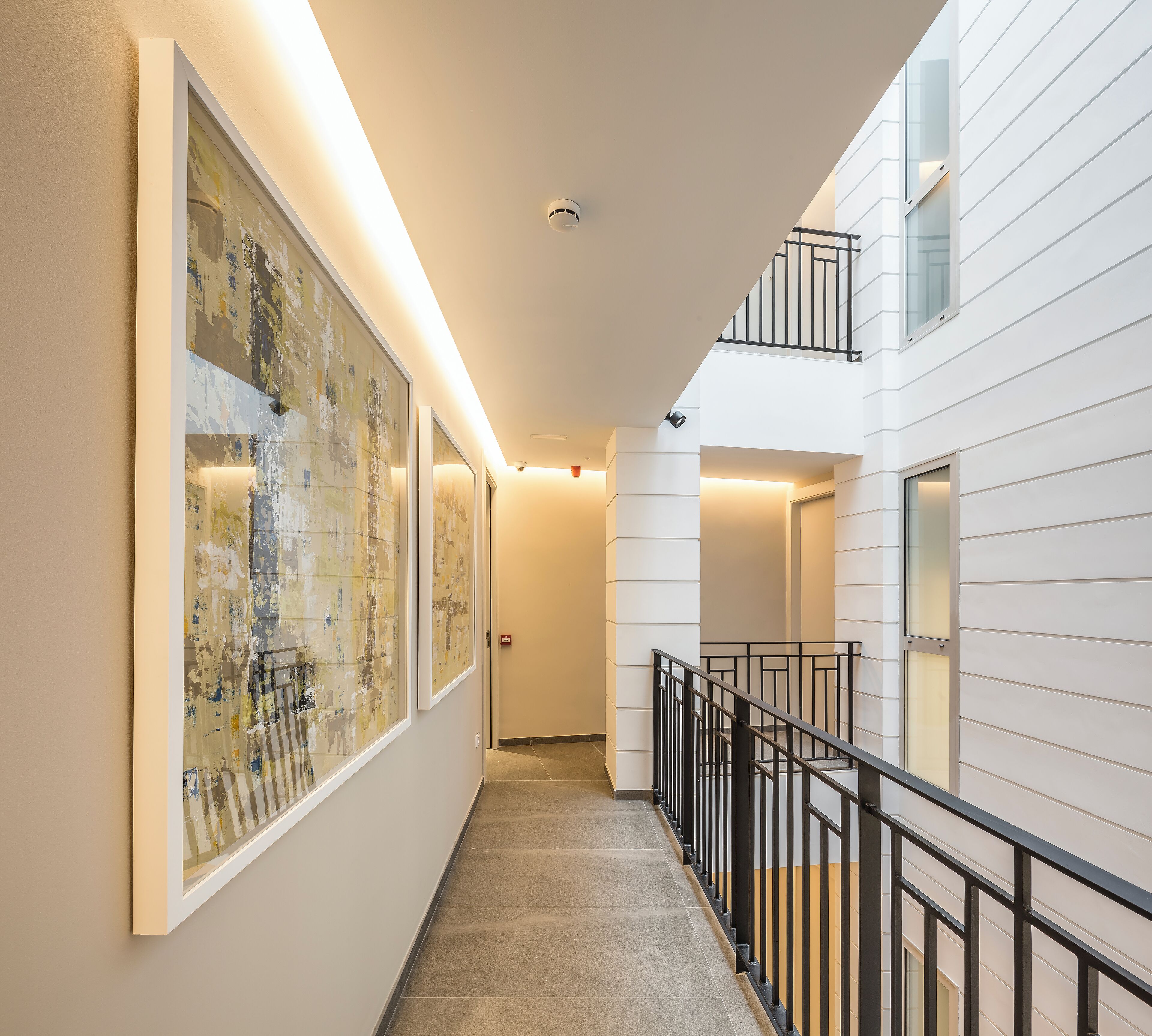 Standard Loft, 1 Queen Bed, Balcony, City View | Lobby