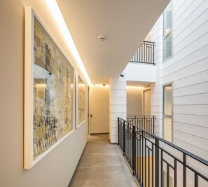 Standard Loft, 1 Queen Bed, Balcony, City View | Lobby - Mon Suites Benlliure (Valencia)
