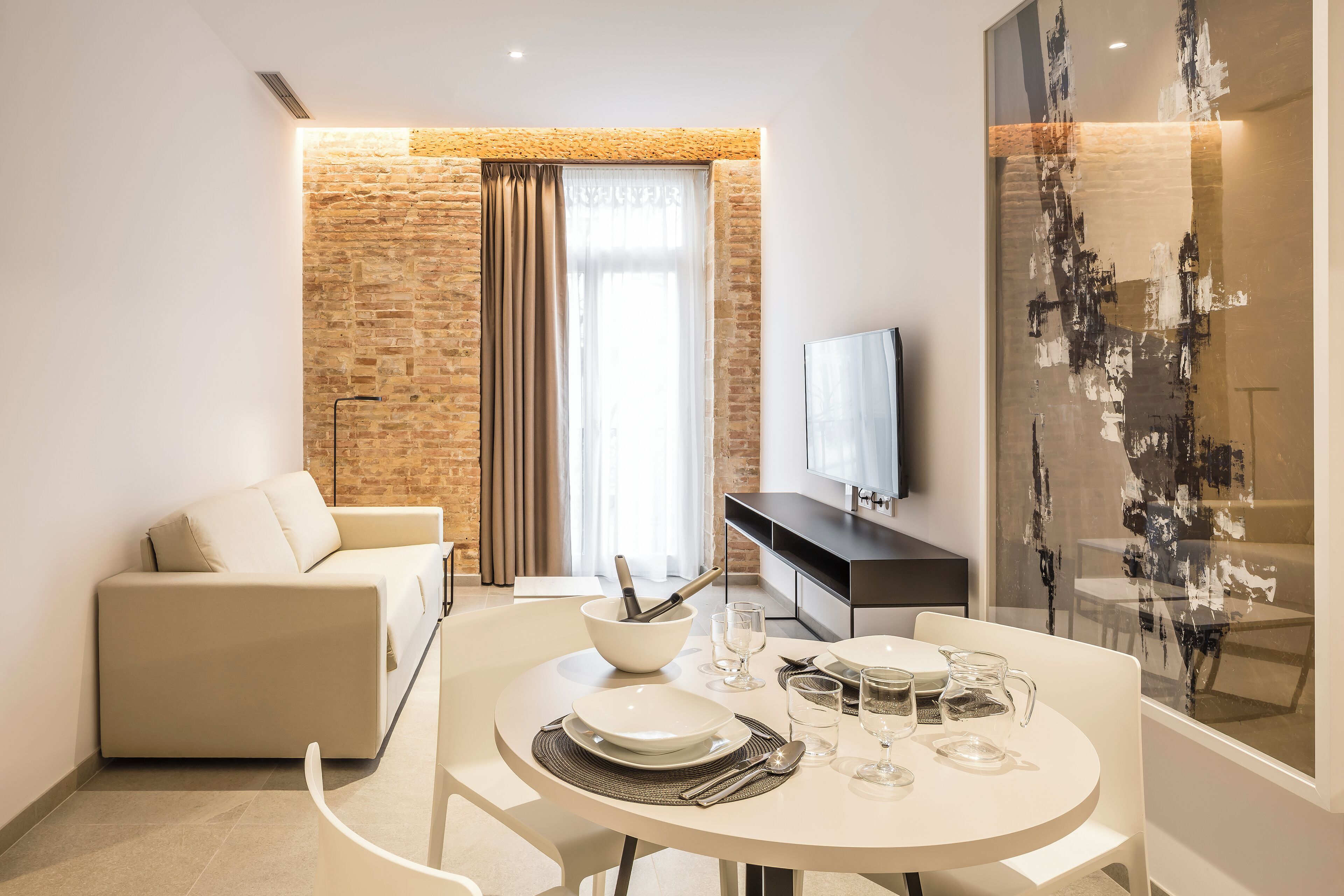 Loft superior, 1 cama de matrimonio con sofá cama, balcón, vistas a la ciudad | Caja fuerte, cortinas opacas, wifi gratis y ropa de cama