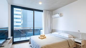 Apartamento clássico | Roupas de cama premium, edredons de pluma