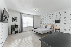 5 bedrooms, iron/ironing board, free WiFi, bed sheets