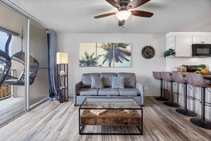 Condo, 1 Queen Bed (Kailua Village#201) | Living area