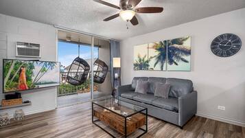 Condo, 1 Queen Bed (Kailua Village#201) | Living area