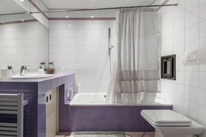 Studio | Bathroom