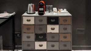 A kitchenette with a coffee maker, kettle, and storage drawers. - Studio Fusari a Piazza Maggiore by Wonderful Italy (Bologna)