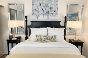 1 bedroom, iron/ironing board, free WiFi, bed sheets - Lakeview Cozy Condo At Canyon Lake (Canyon Lake)