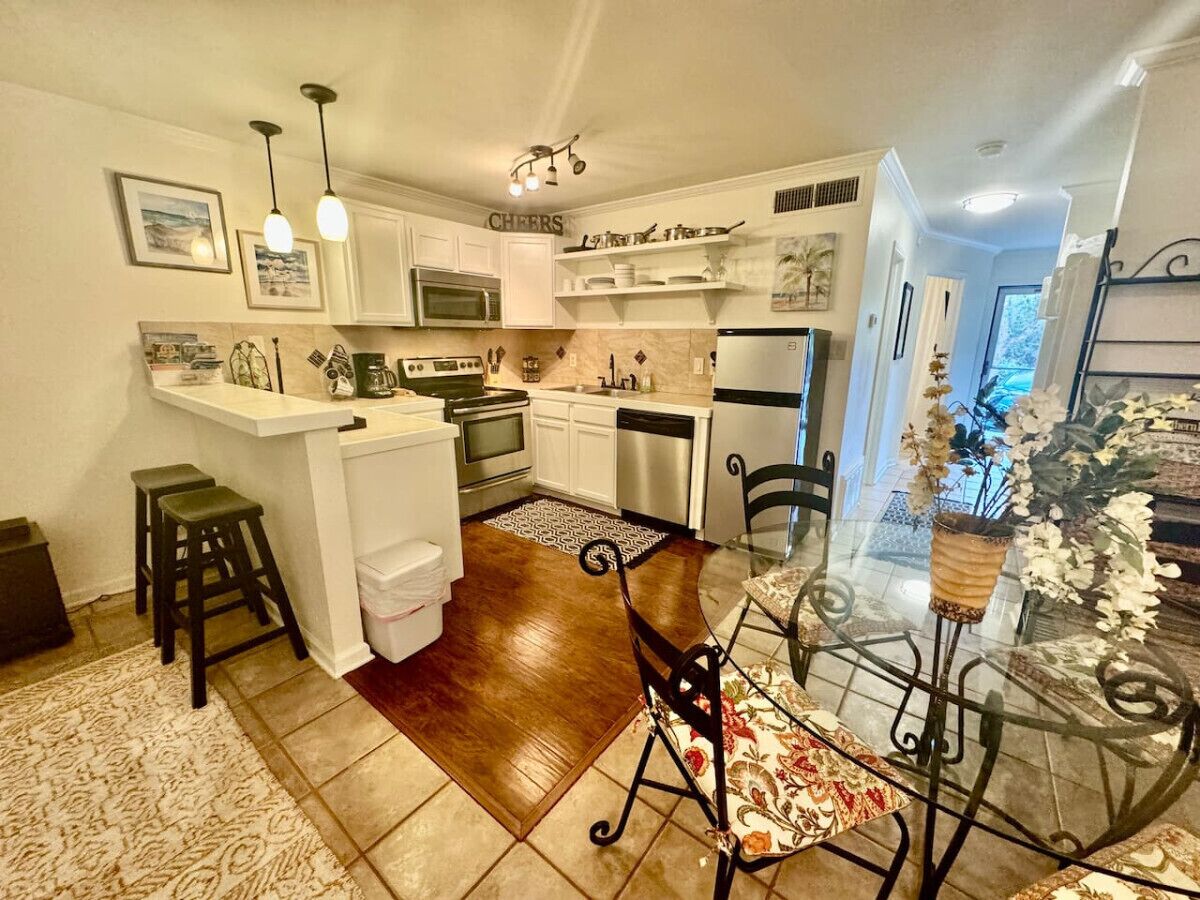 Microwave, stovetop, dishwasher, coffee/tea maker