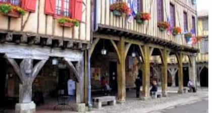 Large house at the foot of the mountains