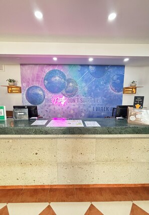 Reception - Digital Nomads Hotel & Co-Living (Cancun)