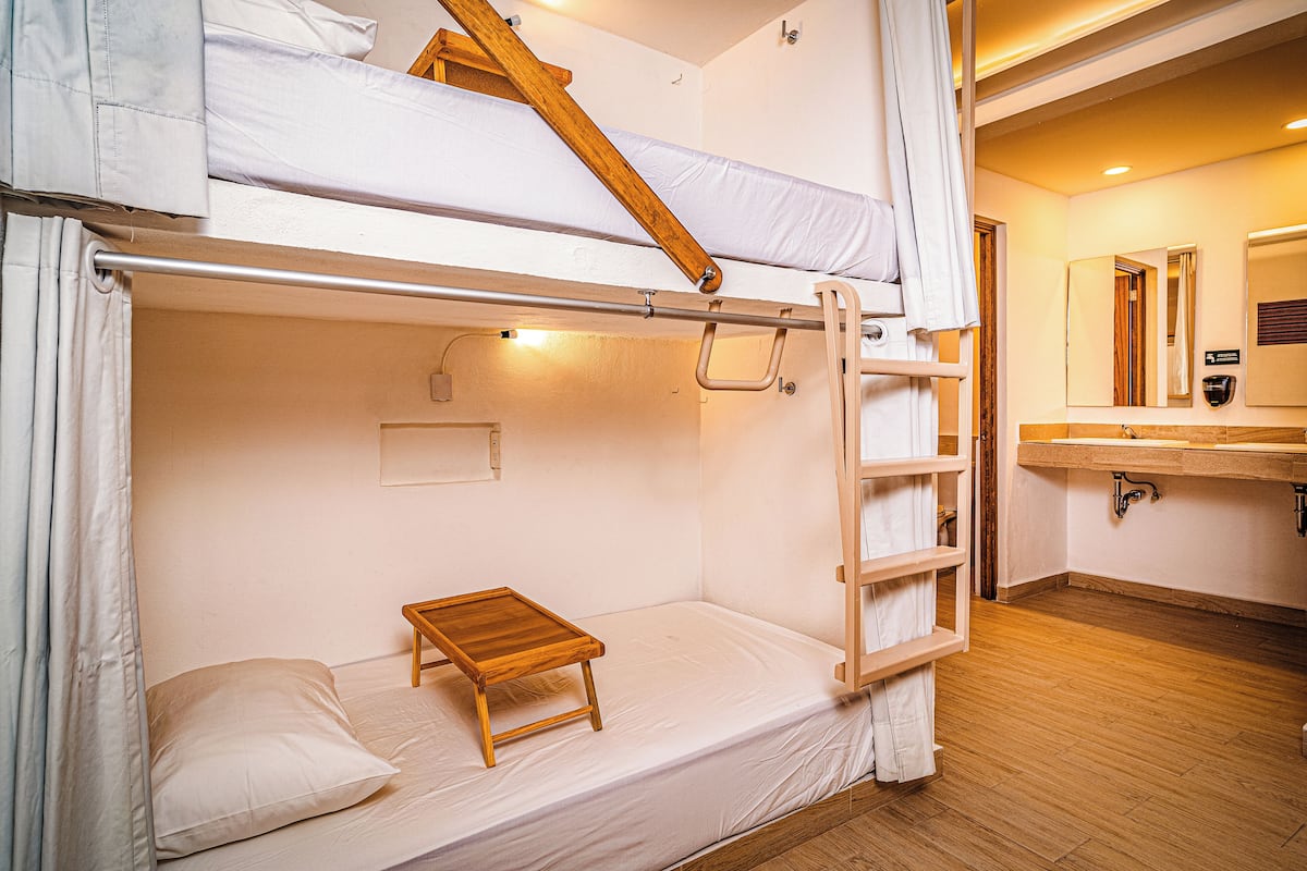 Bed sheets, wheelchair access