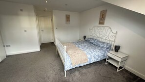 4 Schlafzimmer, Bügeleisen/Bügelbrett, WLAN, Bettwäsche