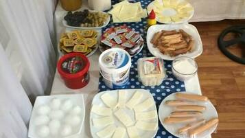 Free daily buffet breakfast