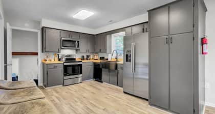 Charleston, near Airport, luxury & cozy house.