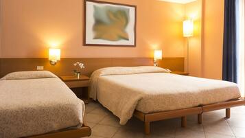 Deluxe-Doppel- oder -Zweibettzimmer, Gartenblick | Kostenloses WLAN, Bettwäsche