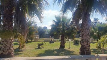 Deluxe-Doppel- oder -Zweibettzimmer, Gartenblick | Blick auf den Garten