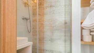 Comfort Apartment, City View | Bathroom